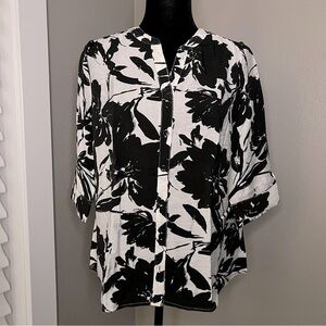 Sara Michelle black and white floral button down blouse size small